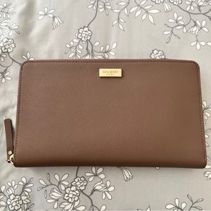 Kate Spade Travel Wallet Laurel Way